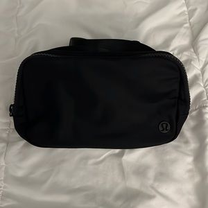 OG lululemon everywhere belt bag matte black